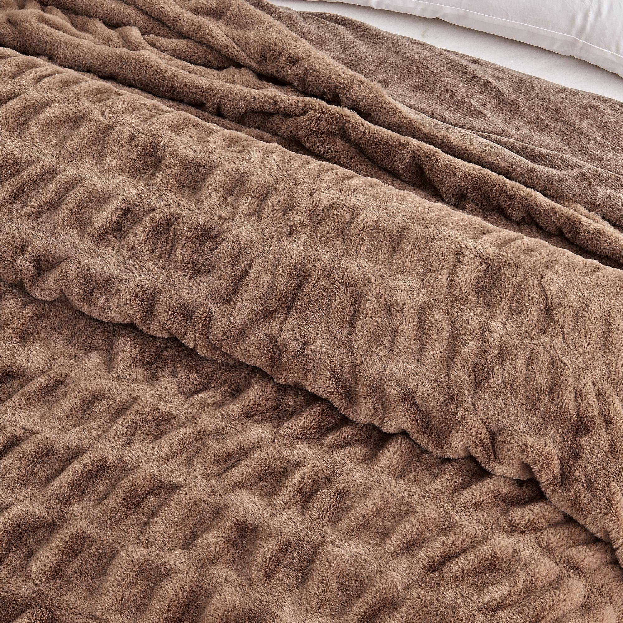 Ruched Faux Fur Throw Blanket - Alondra Collection - Image 12