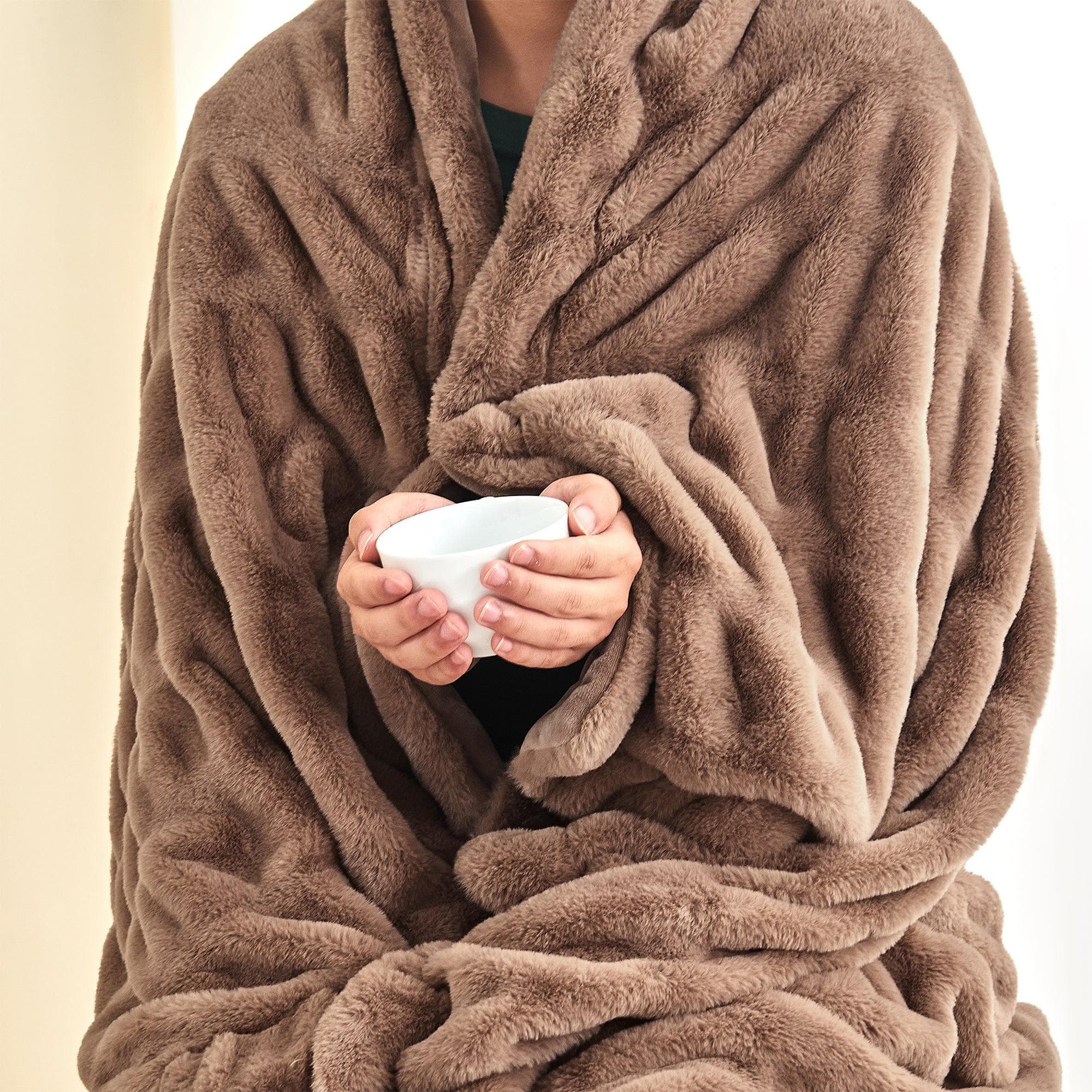 Ruched Faux Fur Throw Blanket - Alondra Collection - Image 14