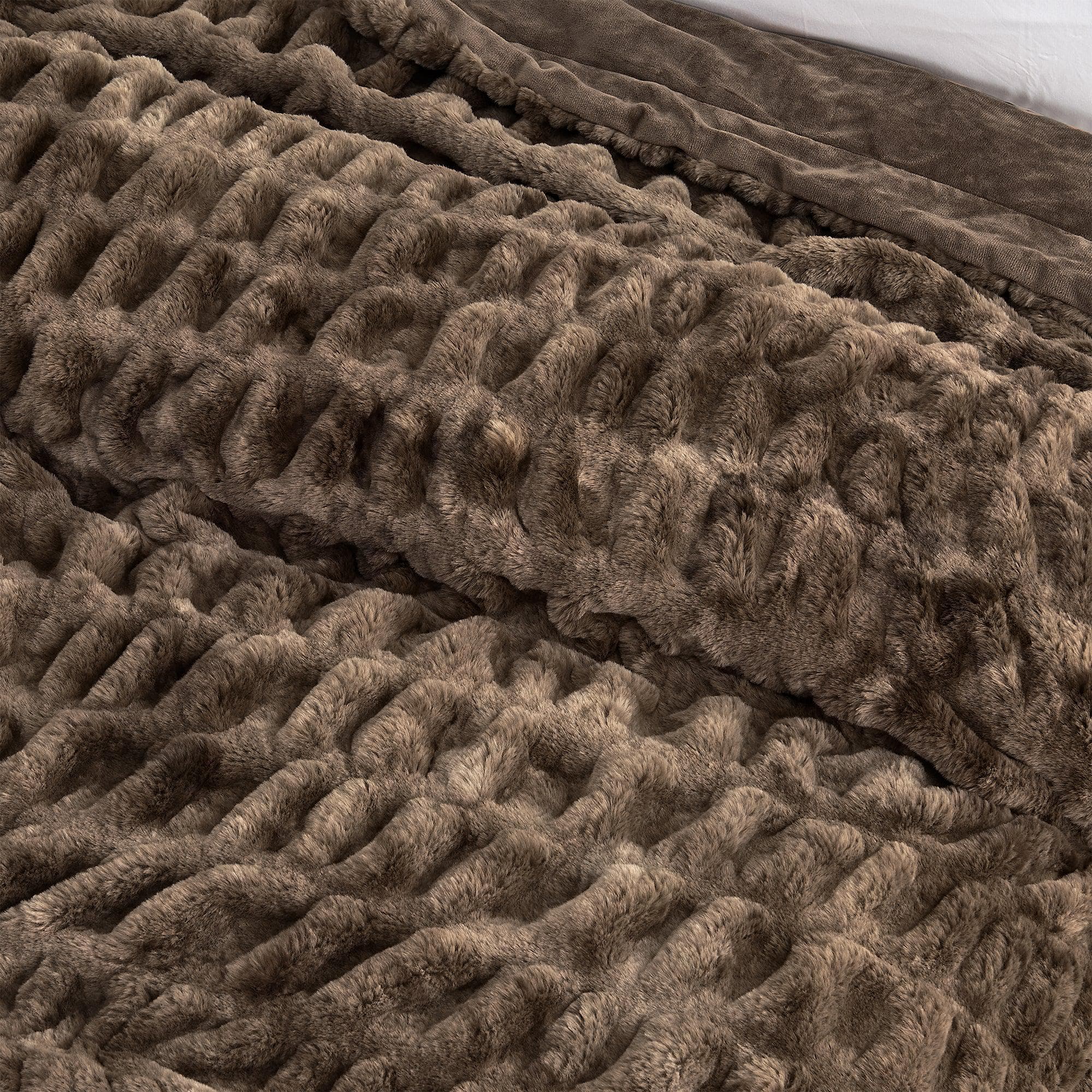 Ruched Faux Fur Throw Blanket - Alondra Collection - Image 17
