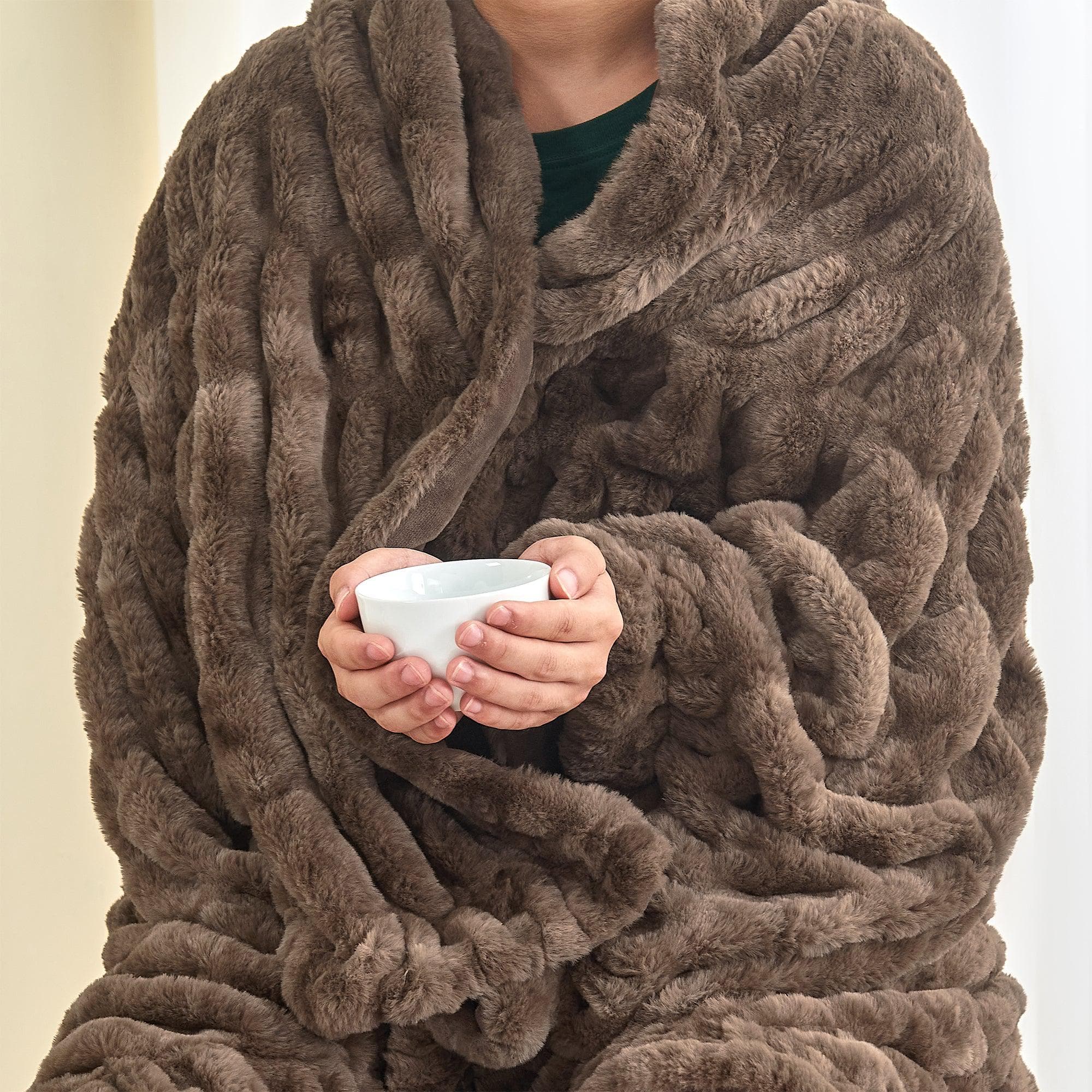 Ruched Faux Fur Throw Blanket - Alondra Collection - Image 19