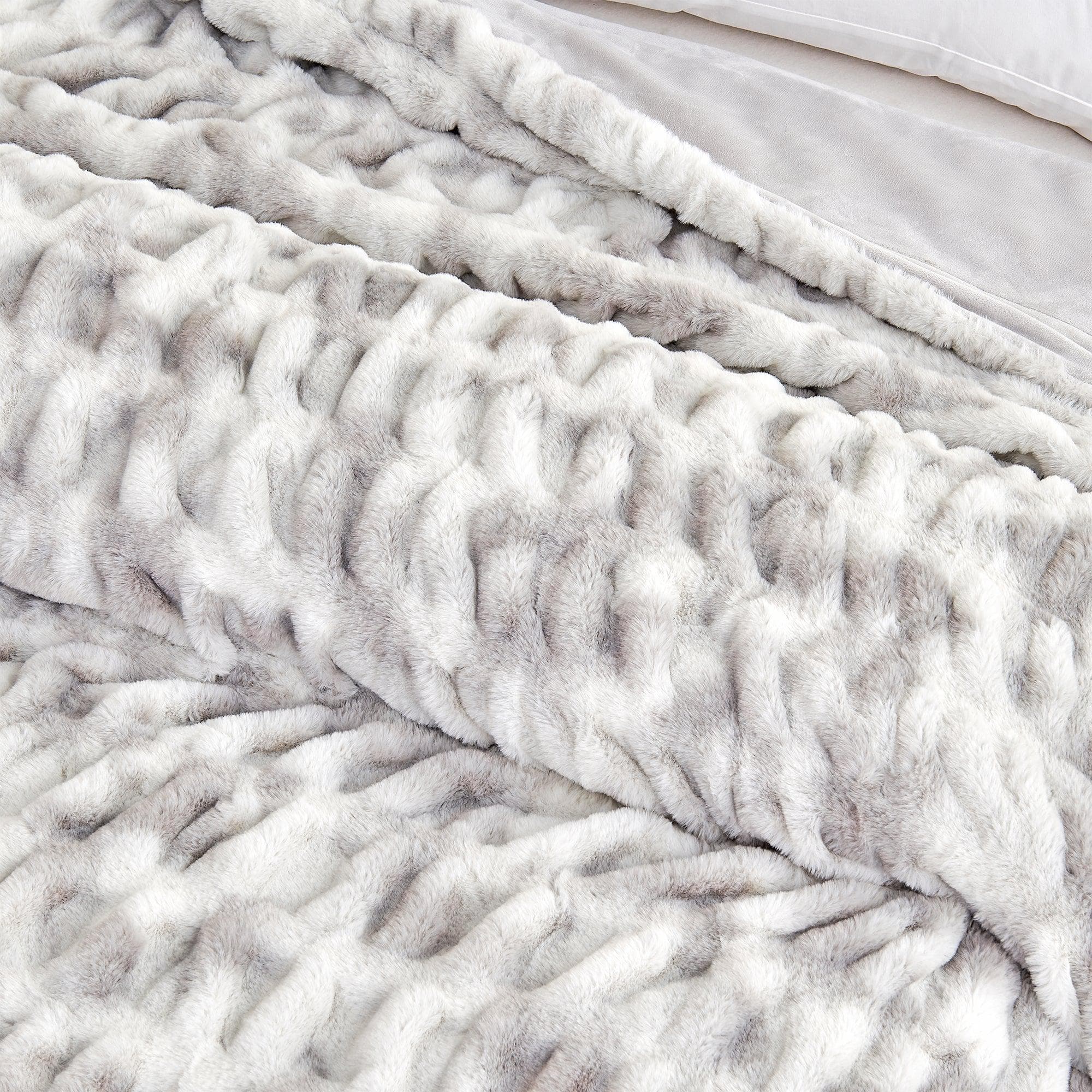 Ruched Faux Fur Throw Blanket - Alondra Collection - Image 22
