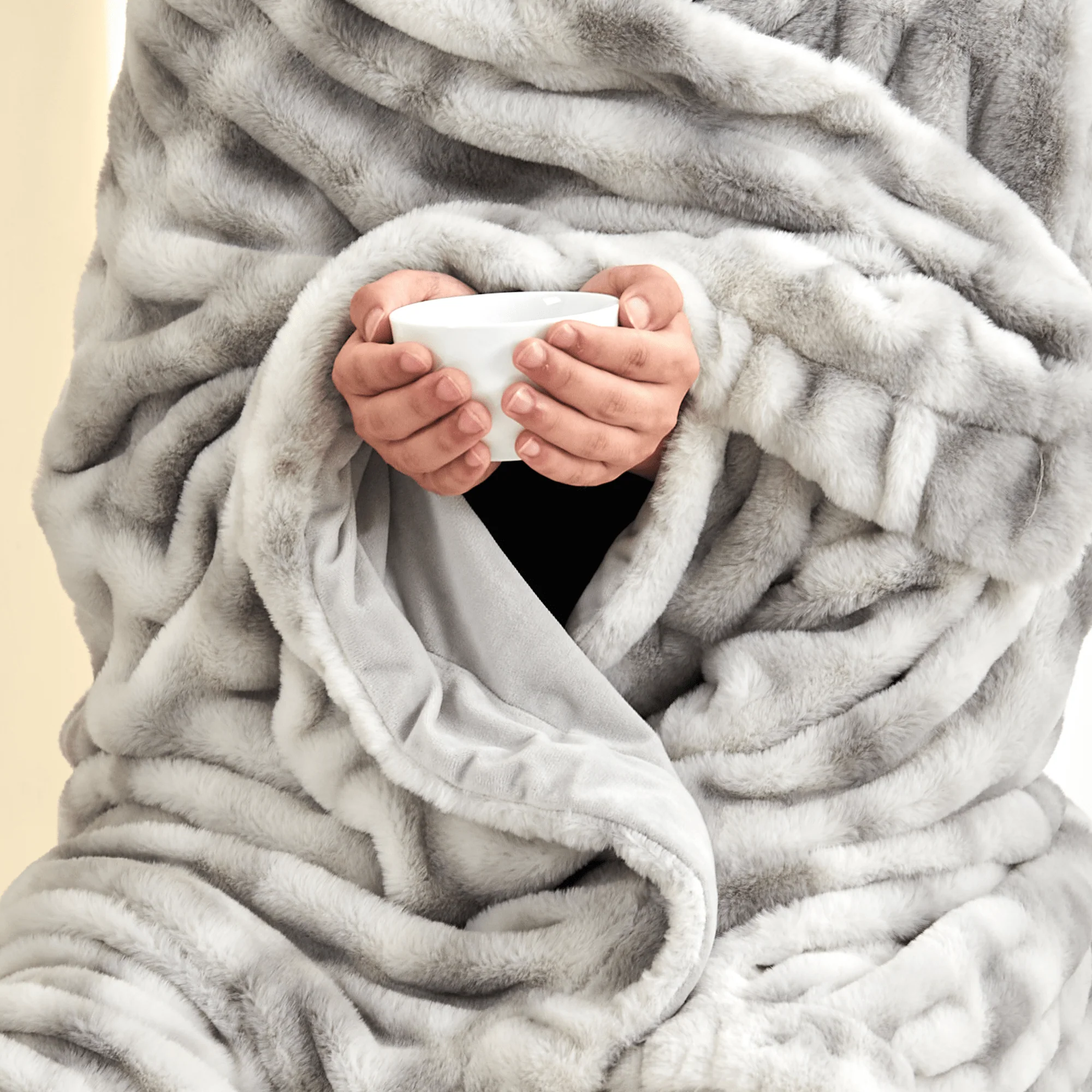 Ruched Faux Fur Throw Blanket - Alondra Collection - Image 24
