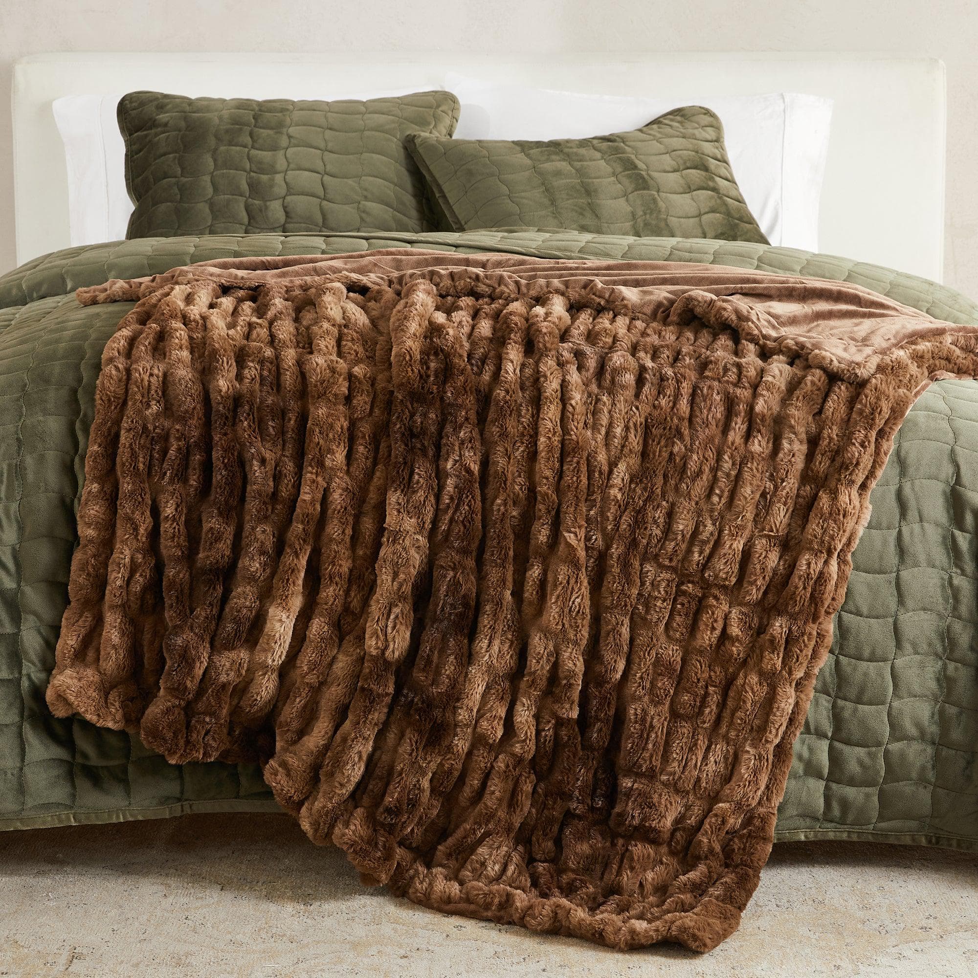 Ruched Faux Fur Throw Blanket - Alondra Collection - Image 26