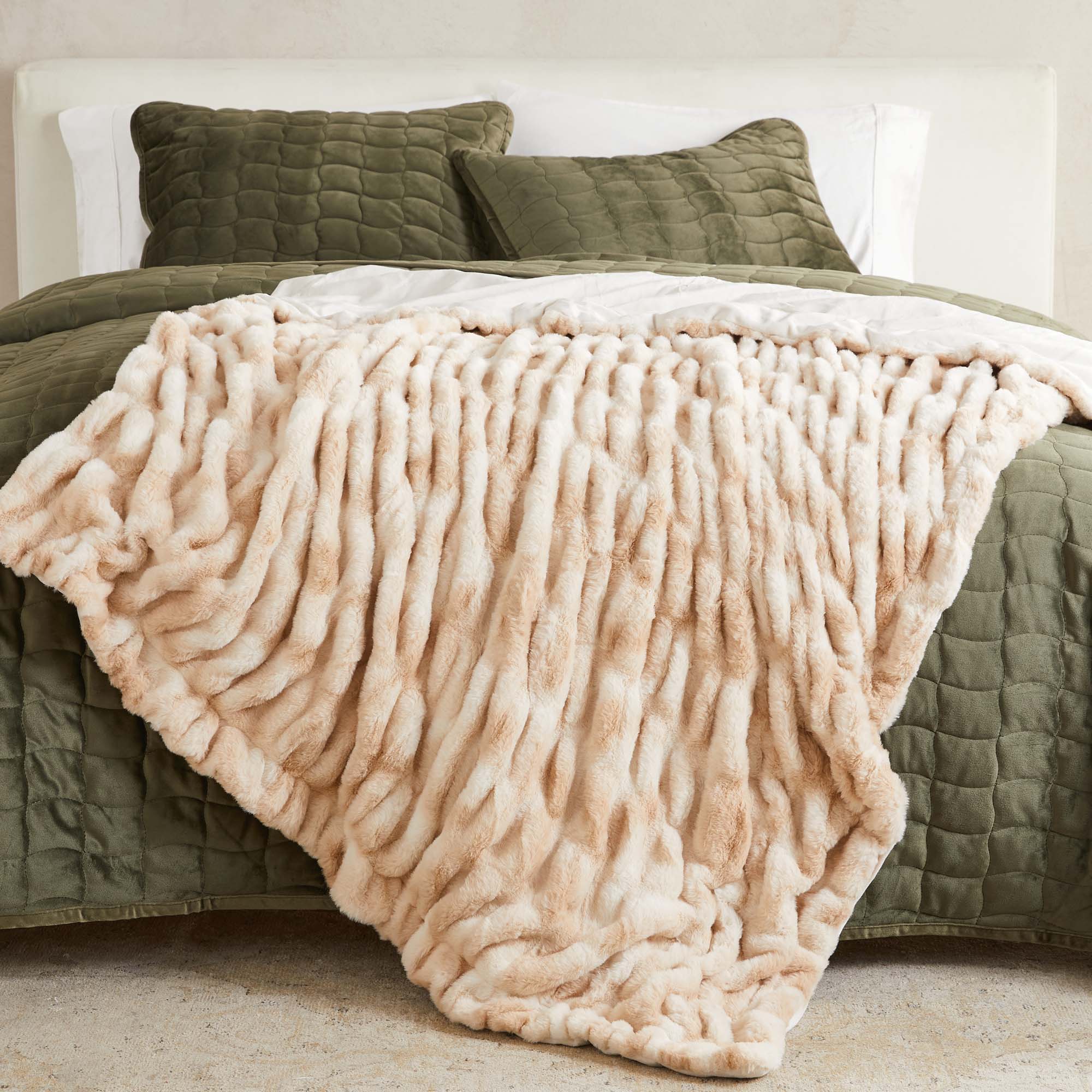 Ruched Faux Fur Throw Blanket - Alondra Collection - Image 38