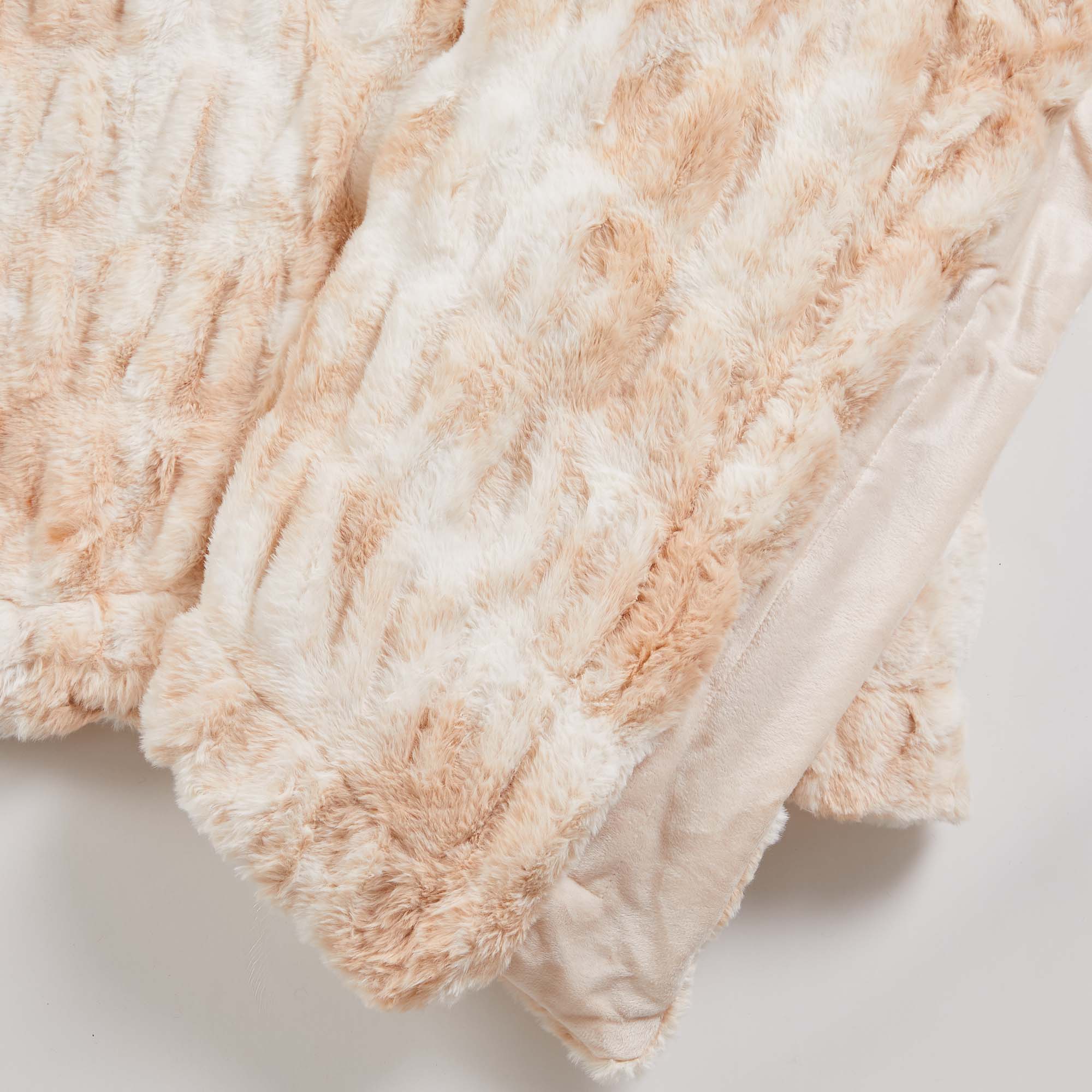 Ruched Faux Fur Throw Blanket - Alondra Collection - Image 39