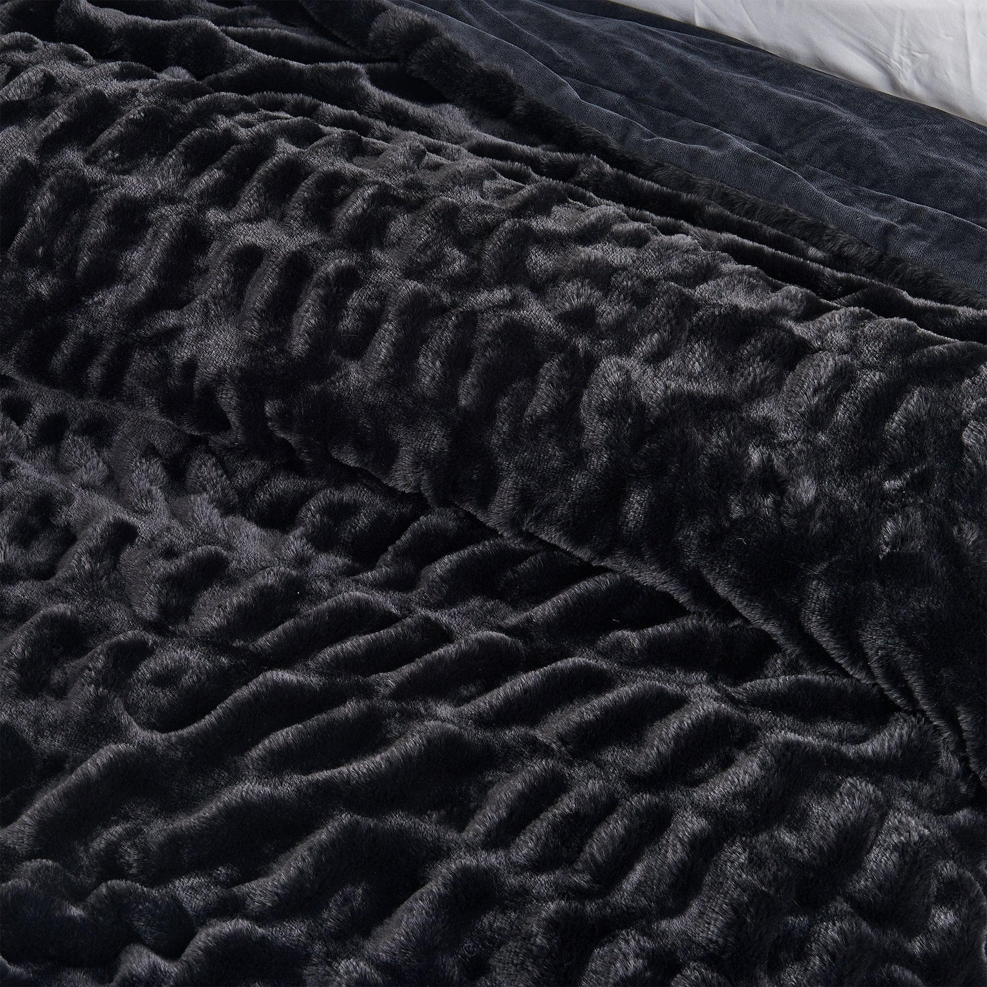 Ruched Faux Fur Throw Blanket - Alondra Collection - Image 7